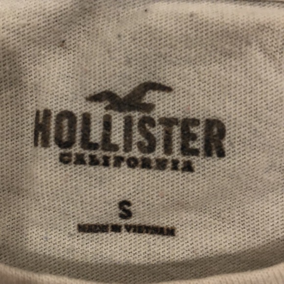 Hollister Tee Shirt (S) - Picture 2 of 2